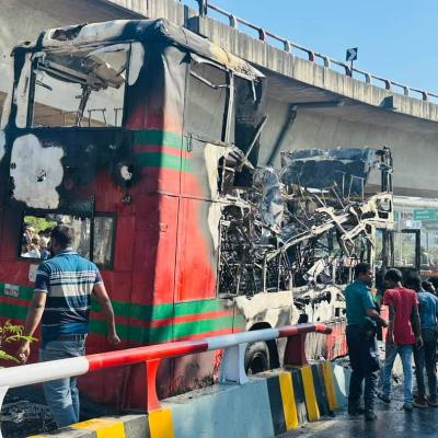 রাজধানীর কুড়িল বিশ্বরোডে বিআরটিসি দ্বিতল বাসে আগুন, নিয়ন্ত্রণে ফায়ার সার্ভিস