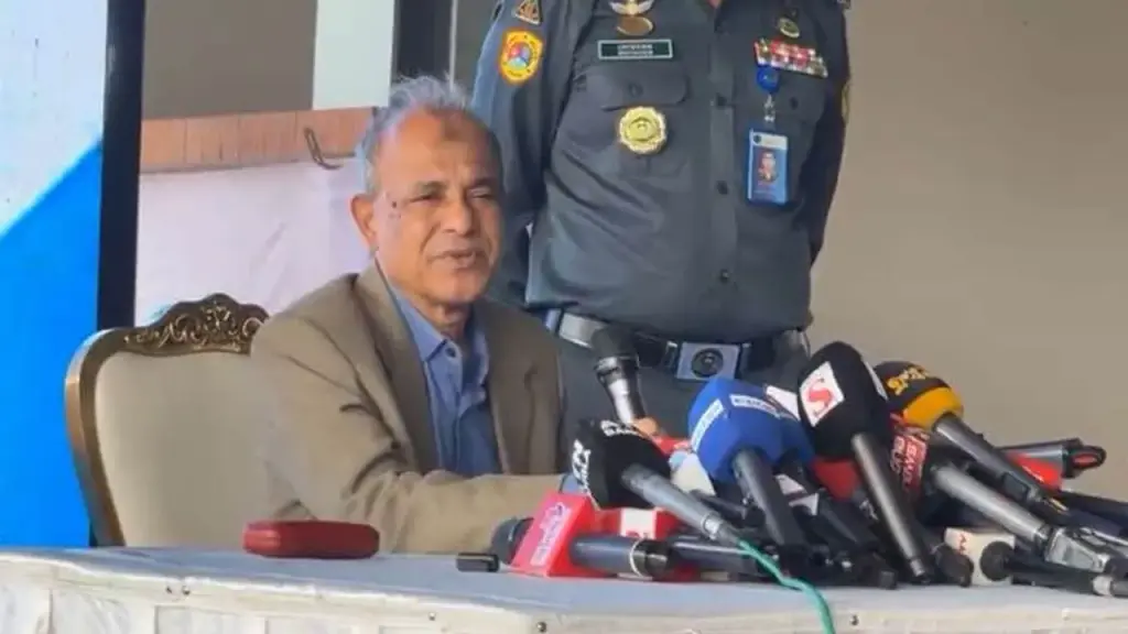 কারাগারের ৭০০ আসামি এখনও পলাতক: স্বরাষ্ট্র উপদেষ্টা
