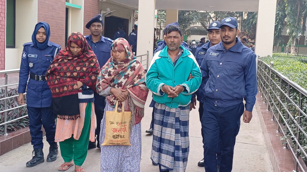 নওগাঁয় আন্তঃজেলা স্বর্ণ চোর চক্রের ৩ সদস্য গ্রেফতার, স্বর্ণ ও টাকা উদ্ধার