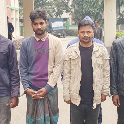 নওগাঁর বদলগাছীতে পুলিশ পরিচয়ে ছিনতাইকারী চক্রের সাত সদস্য গ্রেফতার